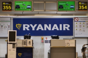 Mann delvis sugd ut av Ryanair-fly
