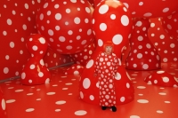 Polkadottdronningen Kusama til Henie Onstad Kunstsenter