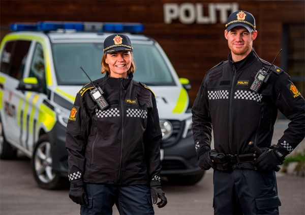 Slik er politiets nye uniformsjakker