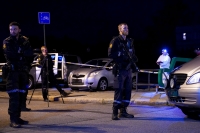 Tre kvinner ble knivstukket i Sarpsborg sent tirsdag kveld.