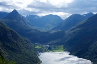 Helgens pressebryllup finner sted i vestlandsbygda Geiranger i Stranda kommune. 