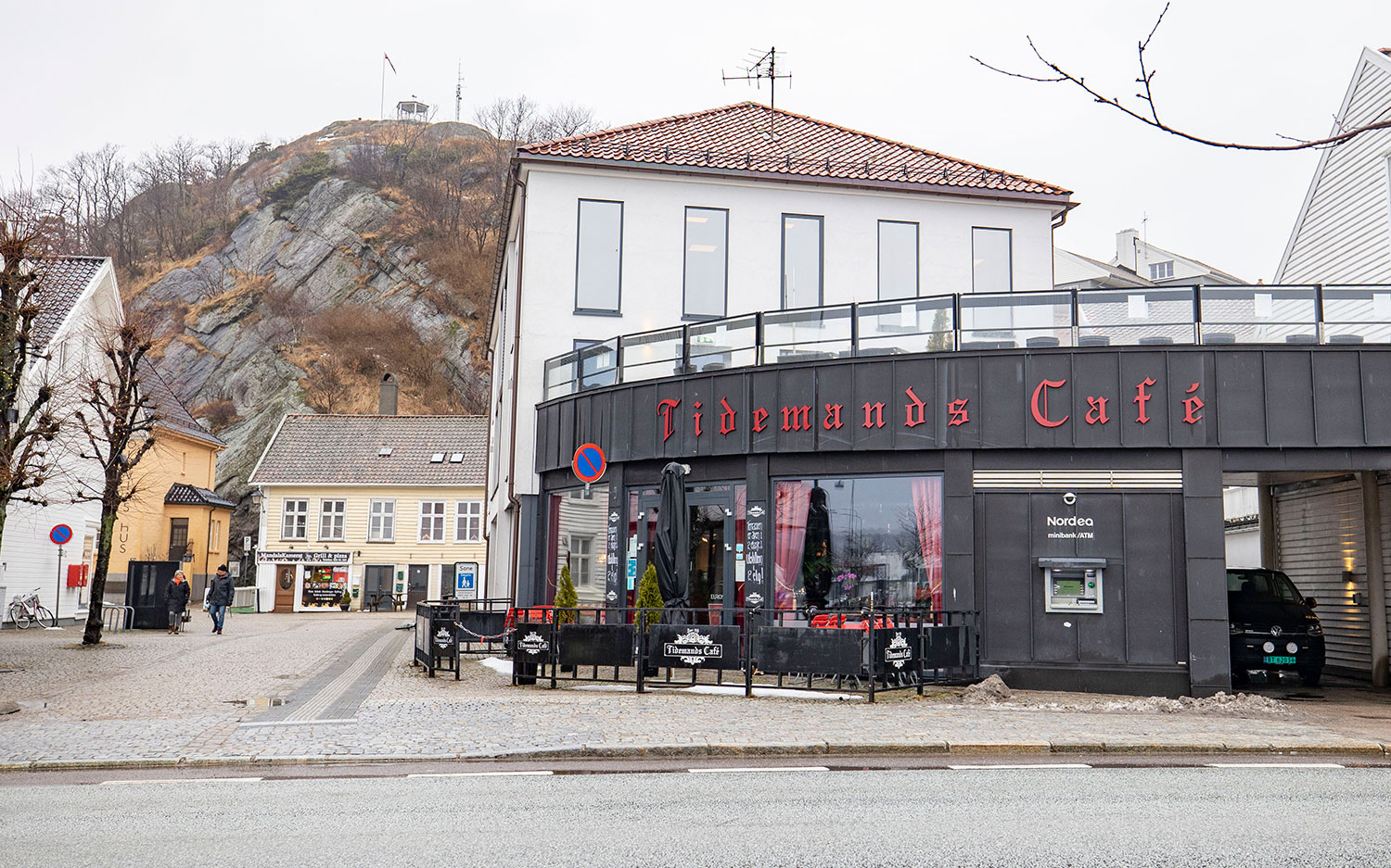 Det er et utbrudd av korona i Mandal. Utbruddet skjedde på Tidemands Café i Mandal. 