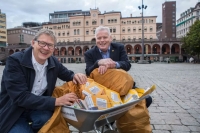 I 2018 vant Pensjonistforbundet fram med kravet om at de som fortsatt ønsker det, skal få pensjonsslippen i postkassa. I år har slaget stått om ordlyden på slippen. F.v. generalsekretær Harald O. Norman og forbundsleder Jan Davidsen.