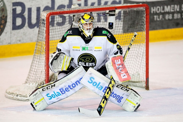 Stavanger Oilers-målvakt Henrik Holm sto en glimrende kamp borte mot Sparta torsdag, men det ga bare ett poeng.