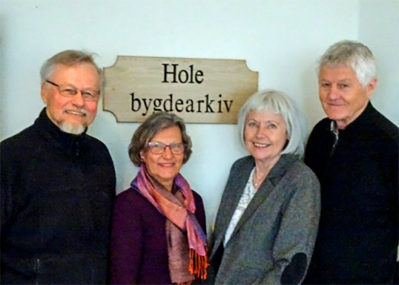 De fra Hole historielag som er sentrale i opparbeidelsen av Bygdearkivet, fra venstre: Sten Høyendahl, Randi M. Hoftun, Margit Harsson og Gudmund Bakke.