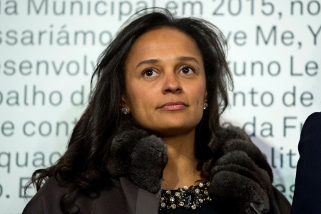 Isabel dos Santos er forretningskvinne og datter av Angolas tidligere president. Hun anses for å være Afrikas rikeste kvinne, men nå anklages hun for å ha tømt den angolanske statskassen for å bygge sitt eget imperium.