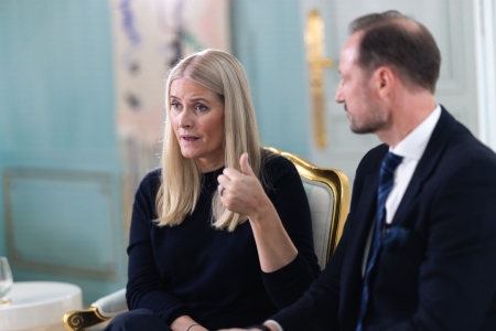 Mette-Marit sier hun ikke husker Epstein-googling: – Visste ikke at han var en overgriper